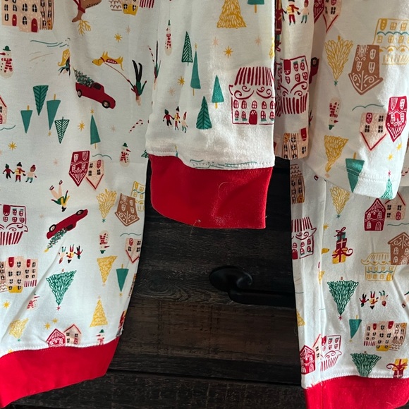 Lauren Conrad Ivory Holiday Village Pajamas Size X-Large ( Christmas, family) - Picture 4 of 7